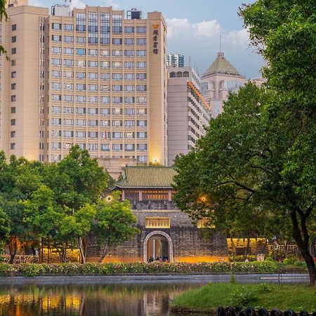 Yuexiu Hotel Guangzhou, Curio Collection By Hilton Екстериор снимка