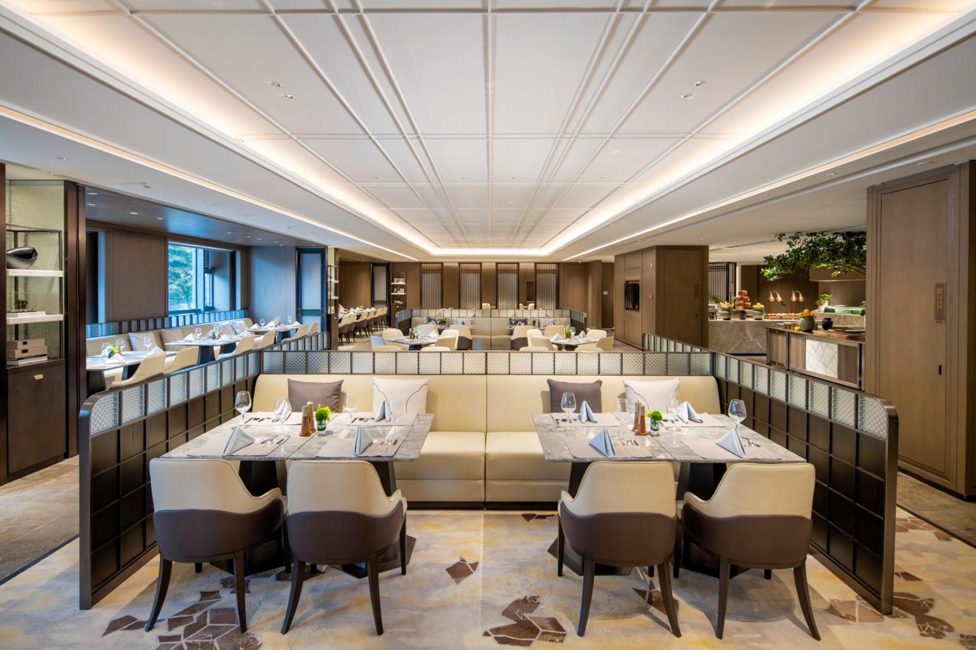 Yuexiu Hotel Guangzhou, Curio Collection By Hilton Екстериор снимка