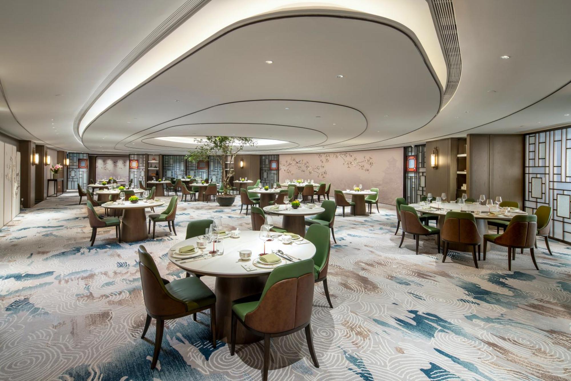 Yuexiu Hotel Guangzhou, Curio Collection By Hilton Екстериор снимка