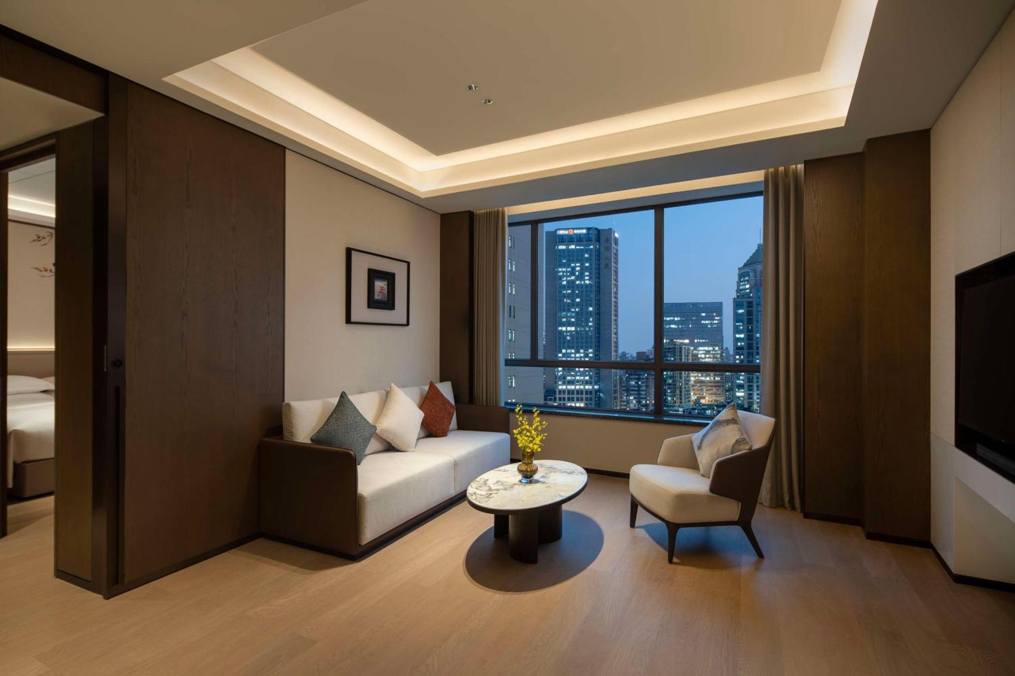 Yuexiu Hotel Guangzhou, Curio Collection By Hilton Екстериор снимка