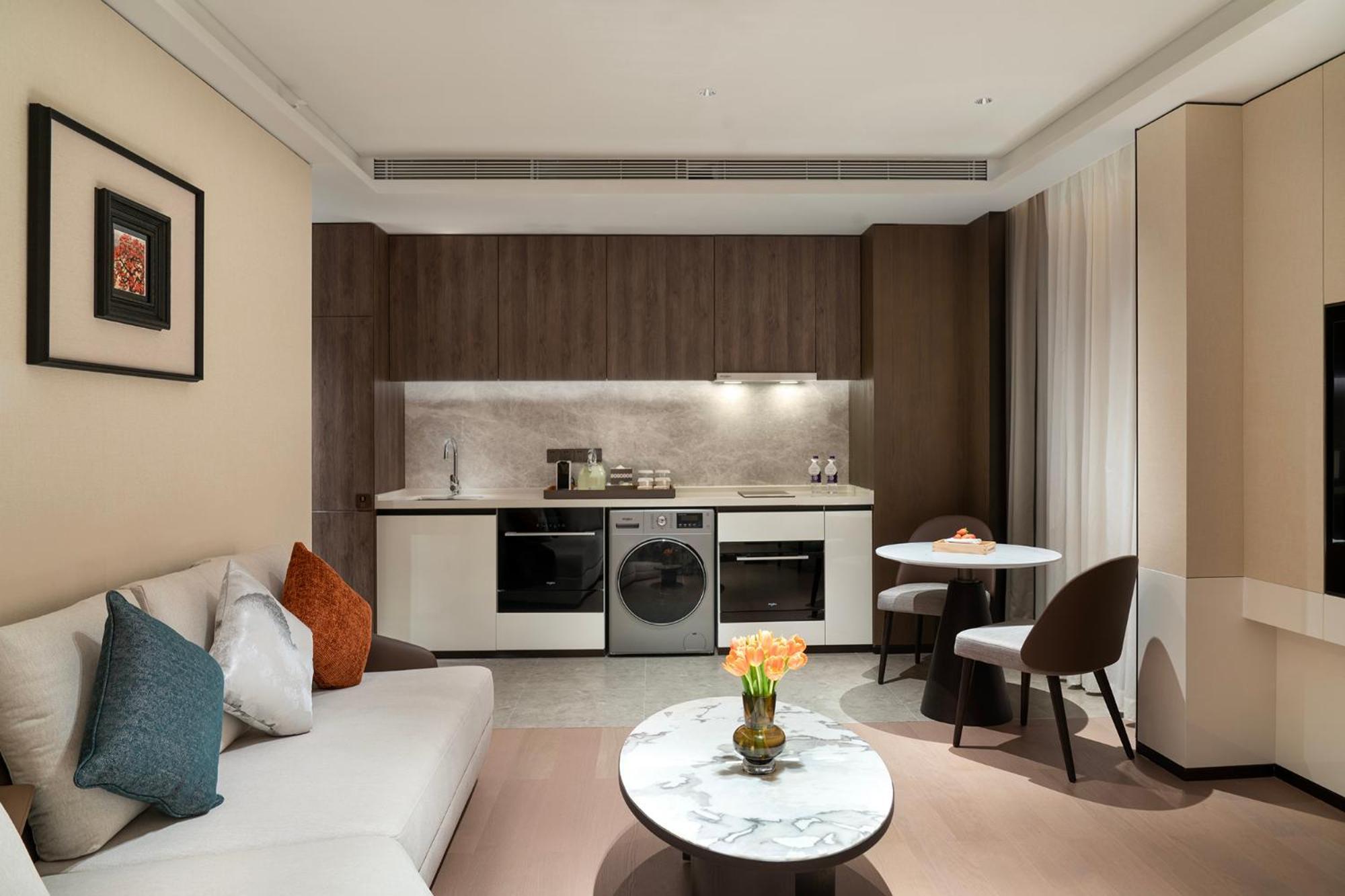 Yuexiu Hotel Guangzhou, Curio Collection By Hilton Екстериор снимка