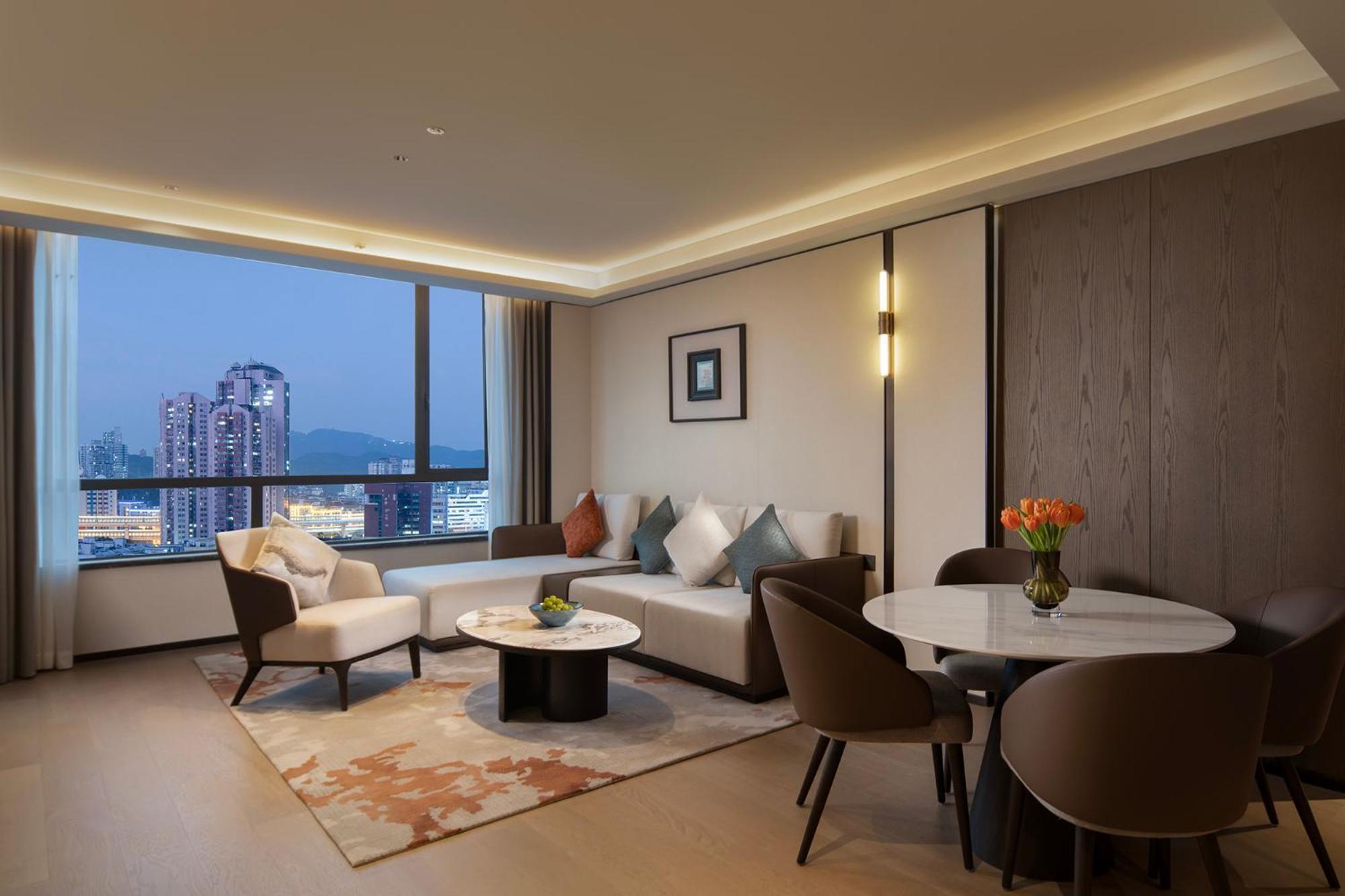 Yuexiu Hotel Guangzhou, Curio Collection By Hilton Екстериор снимка