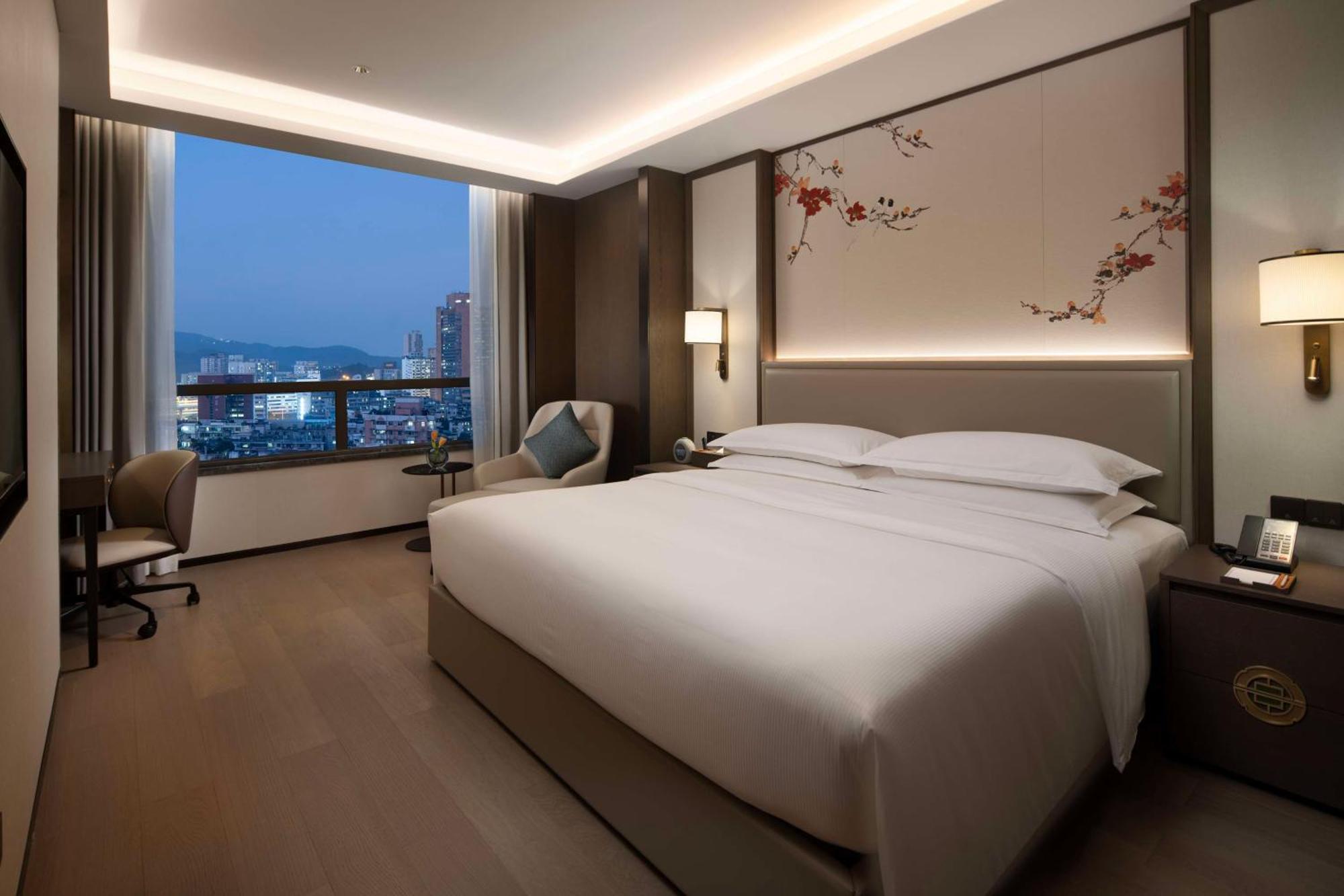 Yuexiu Hotel Guangzhou, Curio Collection By Hilton Екстериор снимка