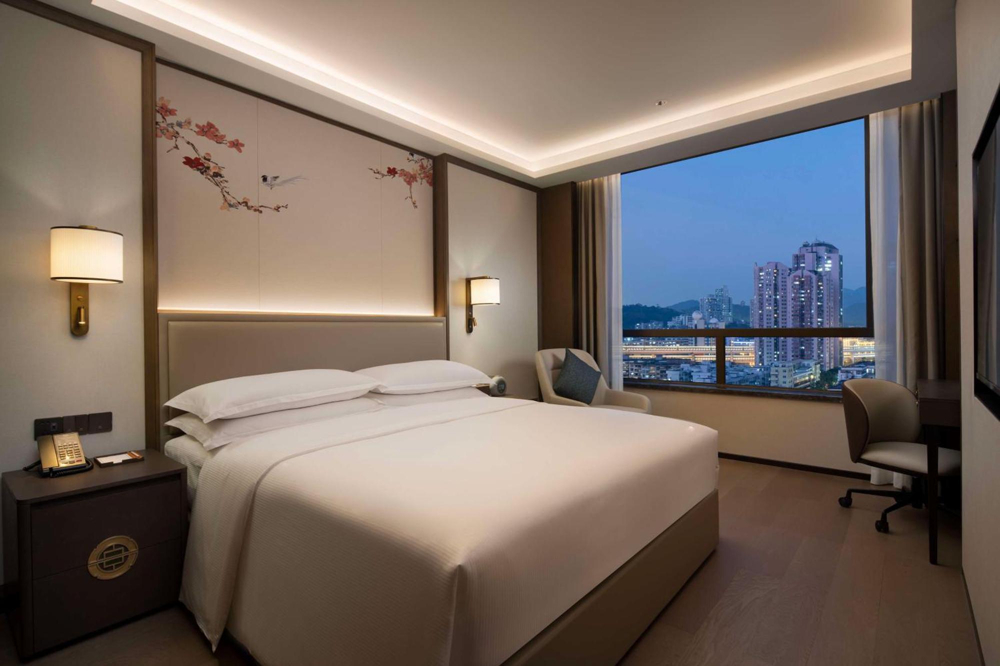 Yuexiu Hotel Guangzhou, Curio Collection By Hilton Екстериор снимка