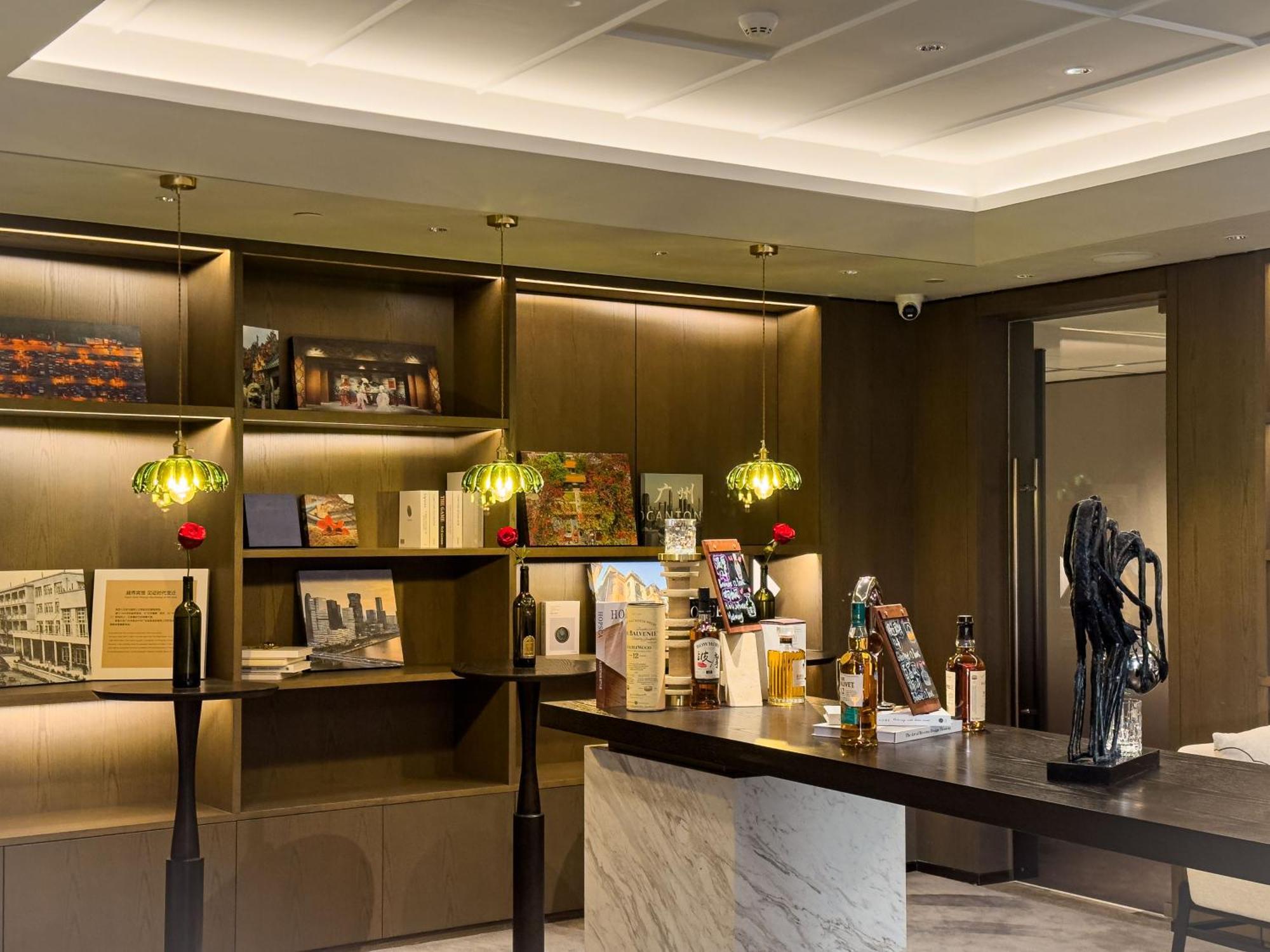 Yuexiu Hotel Guangzhou, Curio Collection By Hilton Екстериор снимка
