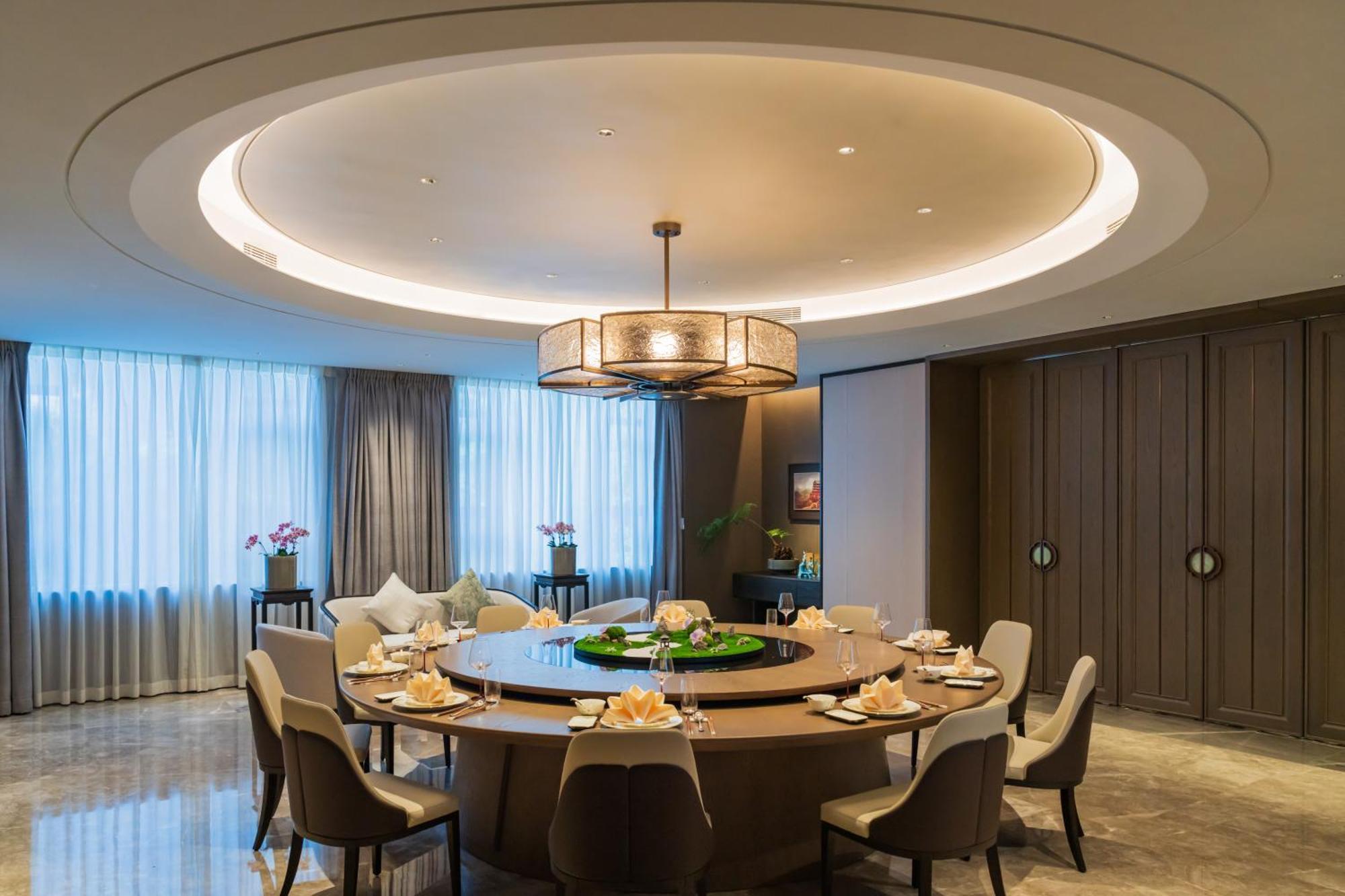 Yuexiu Hotel Guangzhou, Curio Collection By Hilton Екстериор снимка