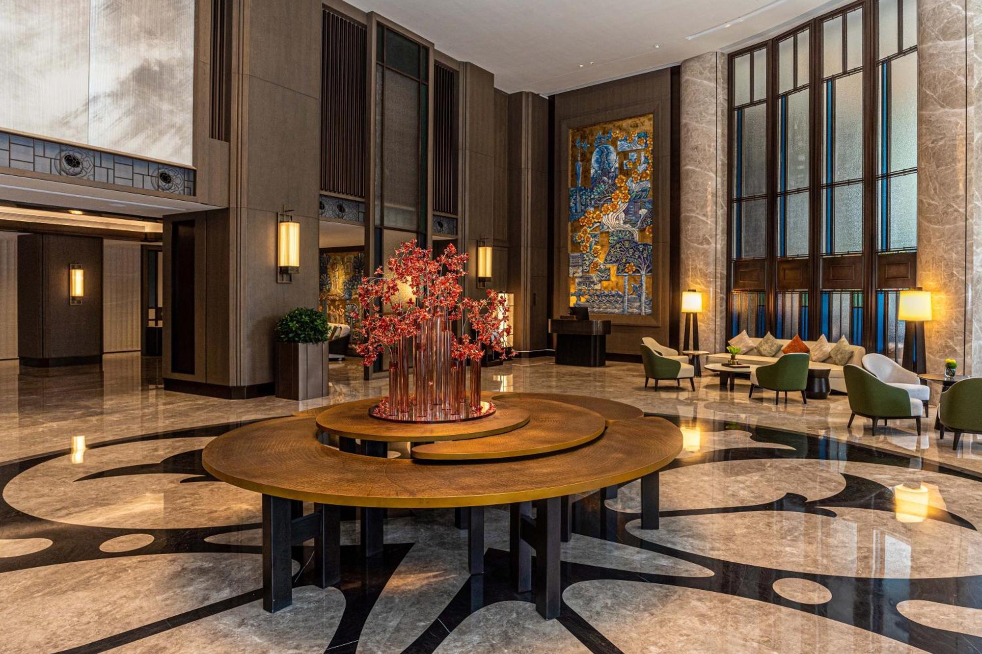 Yuexiu Hotel Guangzhou, Curio Collection By Hilton Екстериор снимка