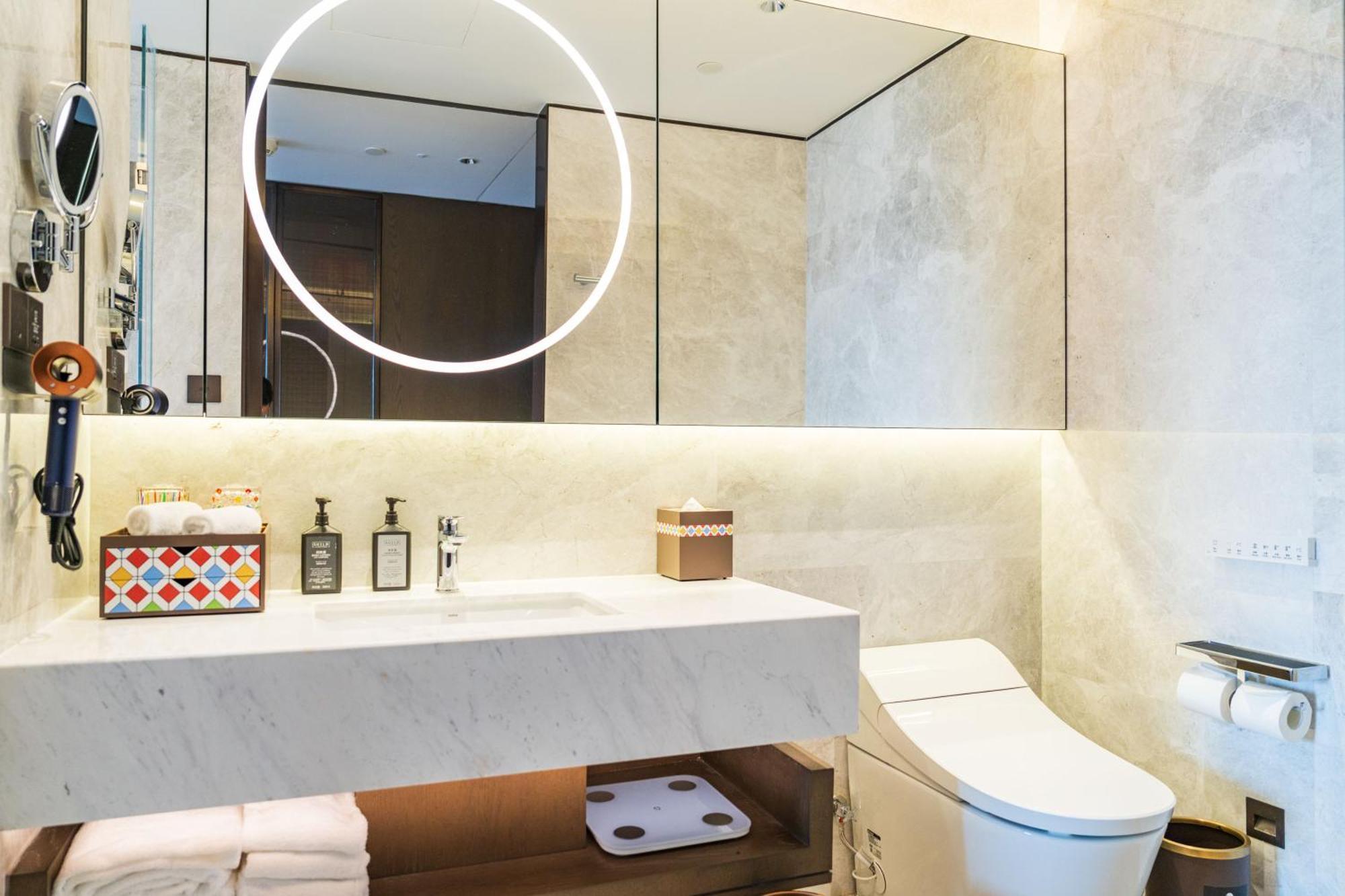 Yuexiu Hotel Guangzhou, Curio Collection By Hilton Екстериор снимка