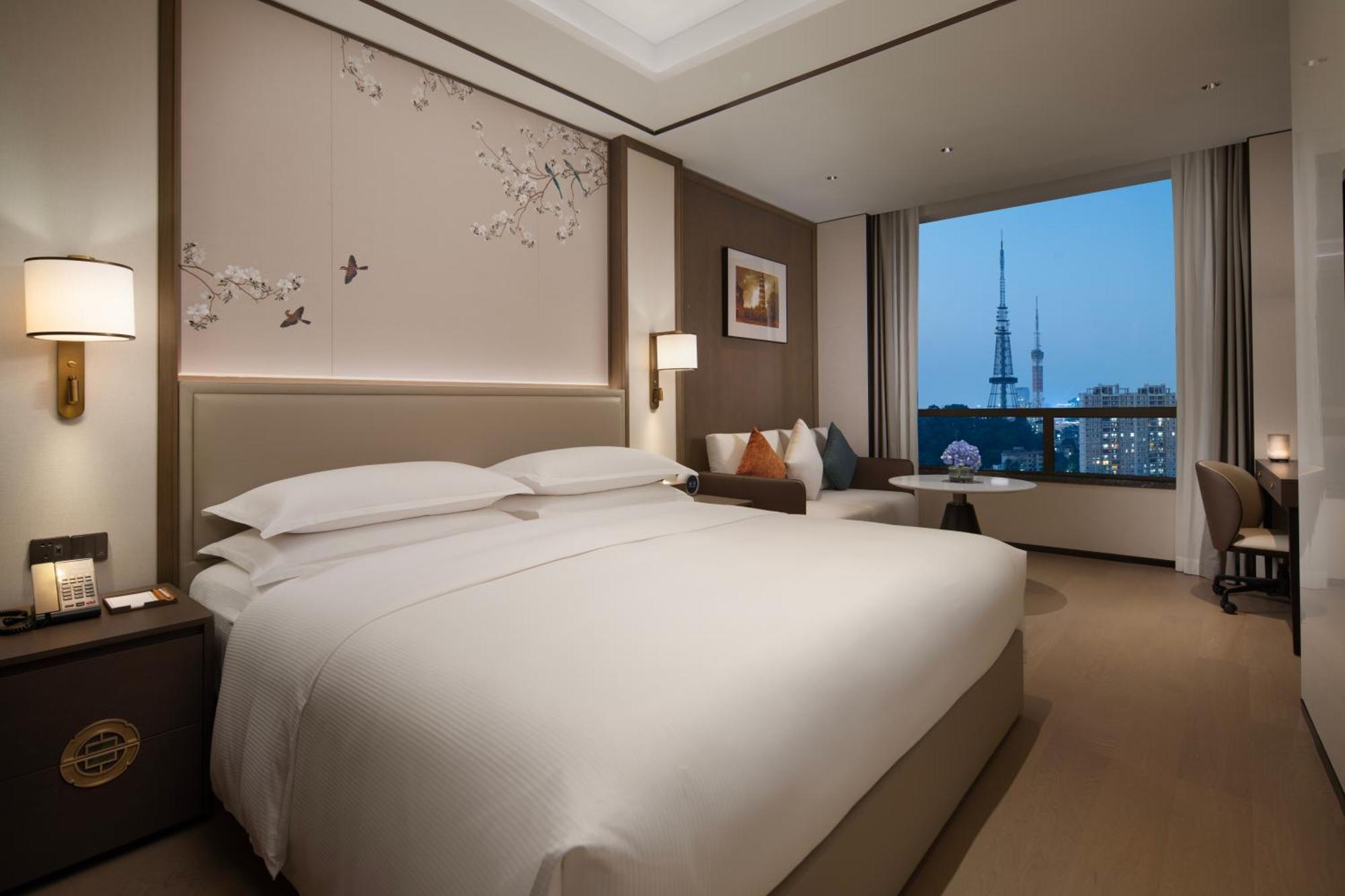 Yuexiu Hotel Guangzhou, Curio Collection By Hilton Екстериор снимка