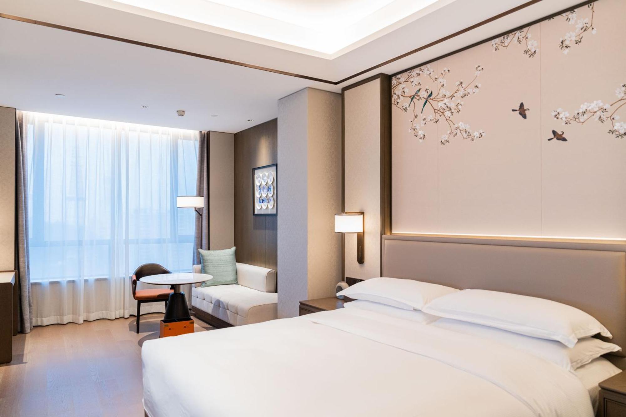 Yuexiu Hotel Guangzhou, Curio Collection By Hilton Екстериор снимка