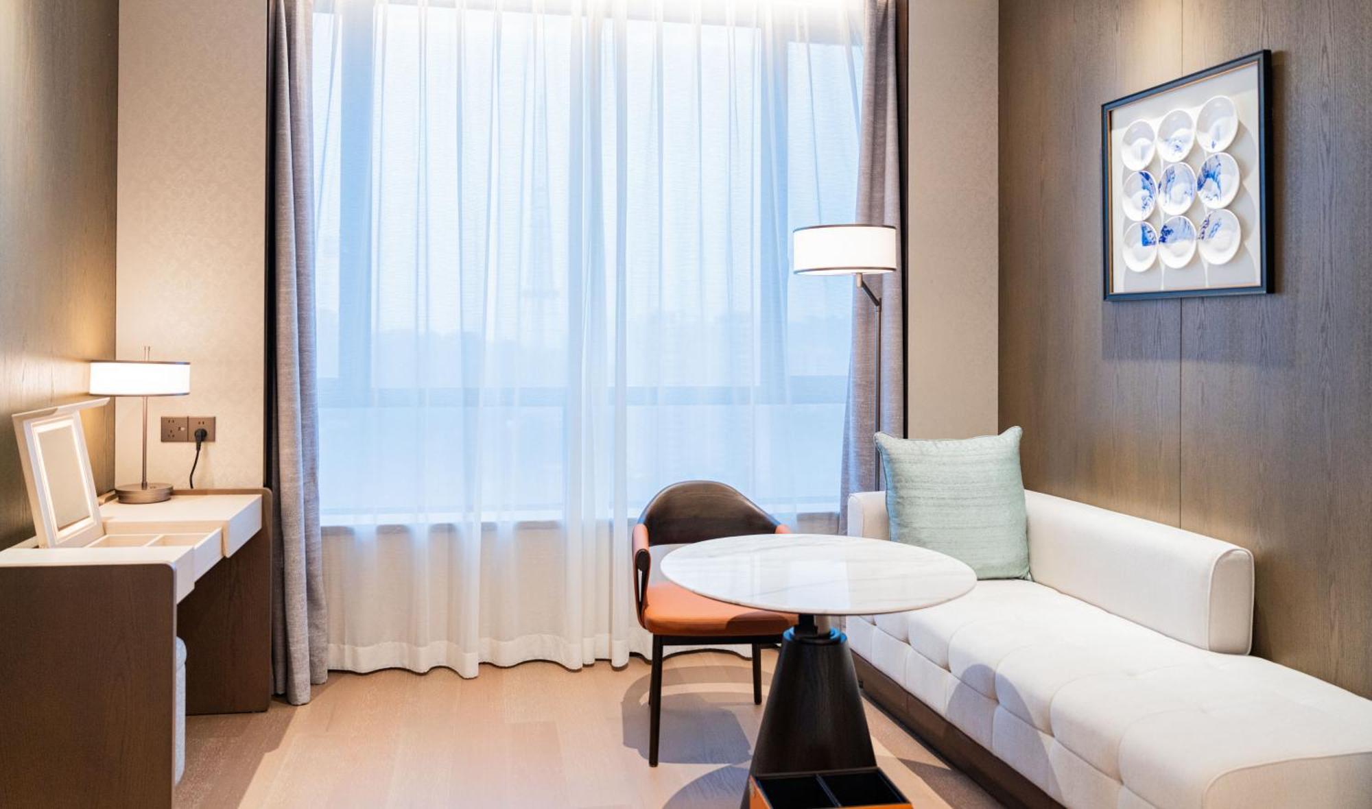 Yuexiu Hotel Guangzhou, Curio Collection By Hilton Екстериор снимка
