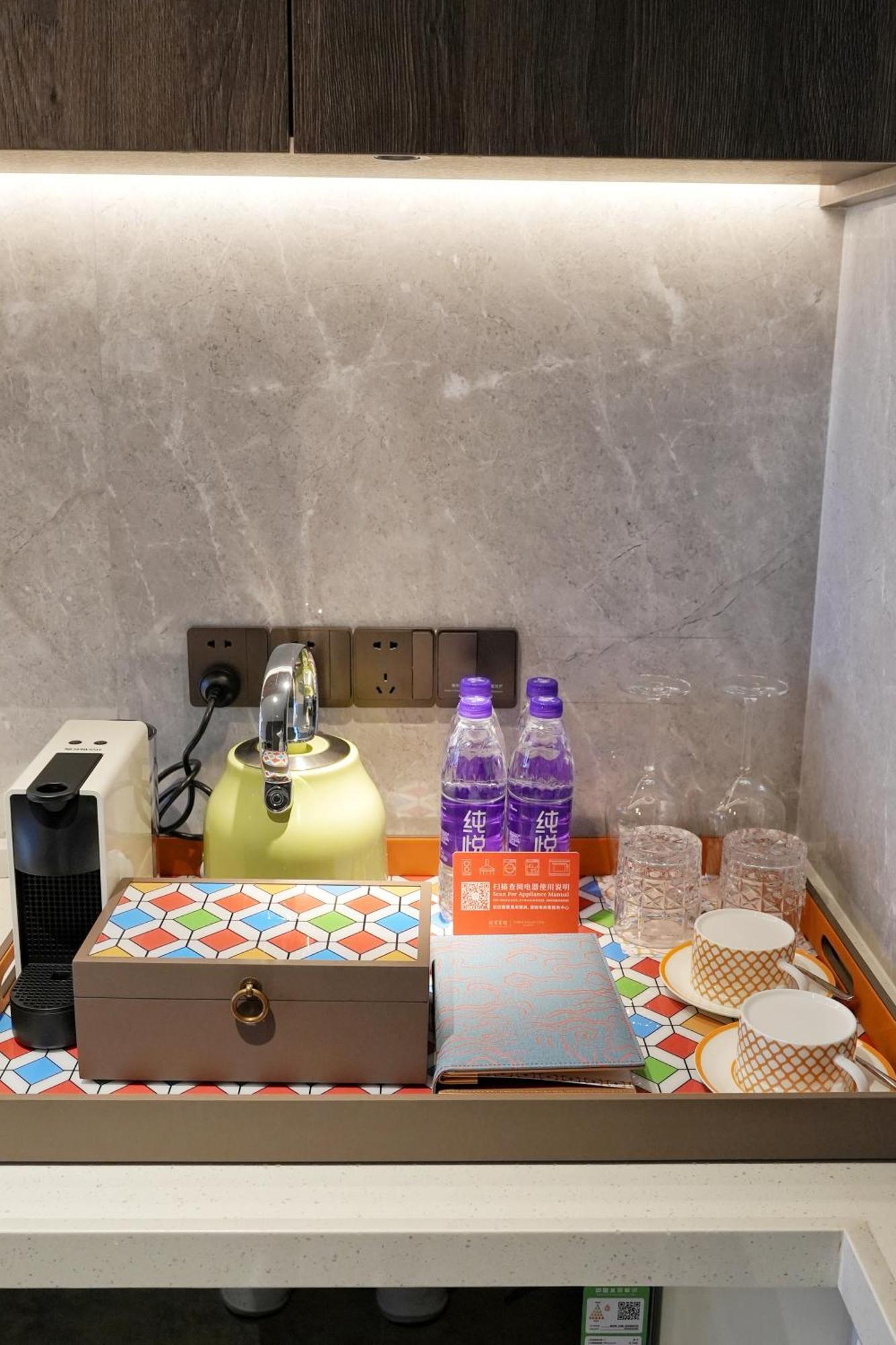 Yuexiu Hotel Guangzhou, Curio Collection By Hilton Екстериор снимка