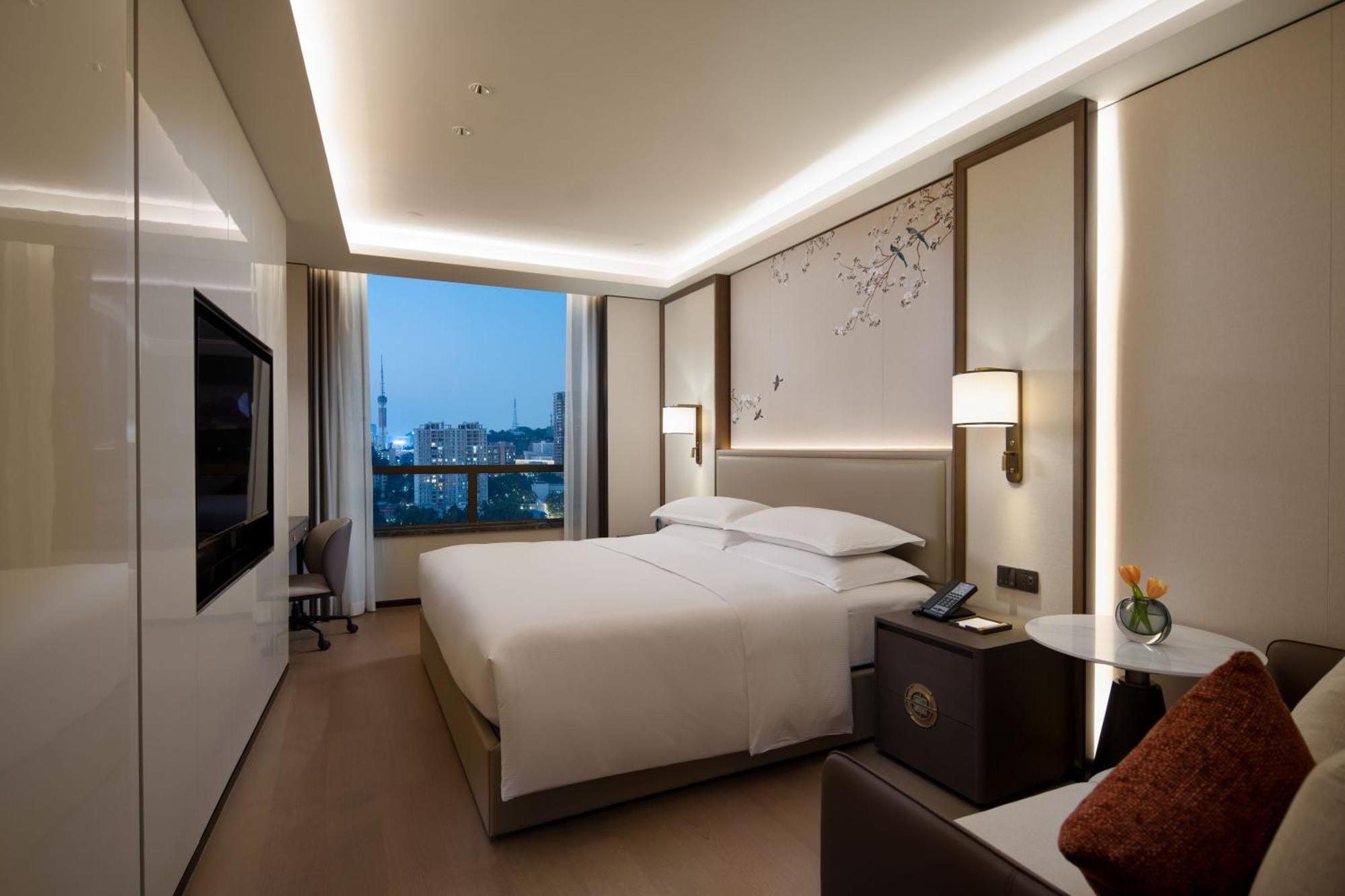 Yuexiu Hotel Guangzhou, Curio Collection By Hilton Екстериор снимка