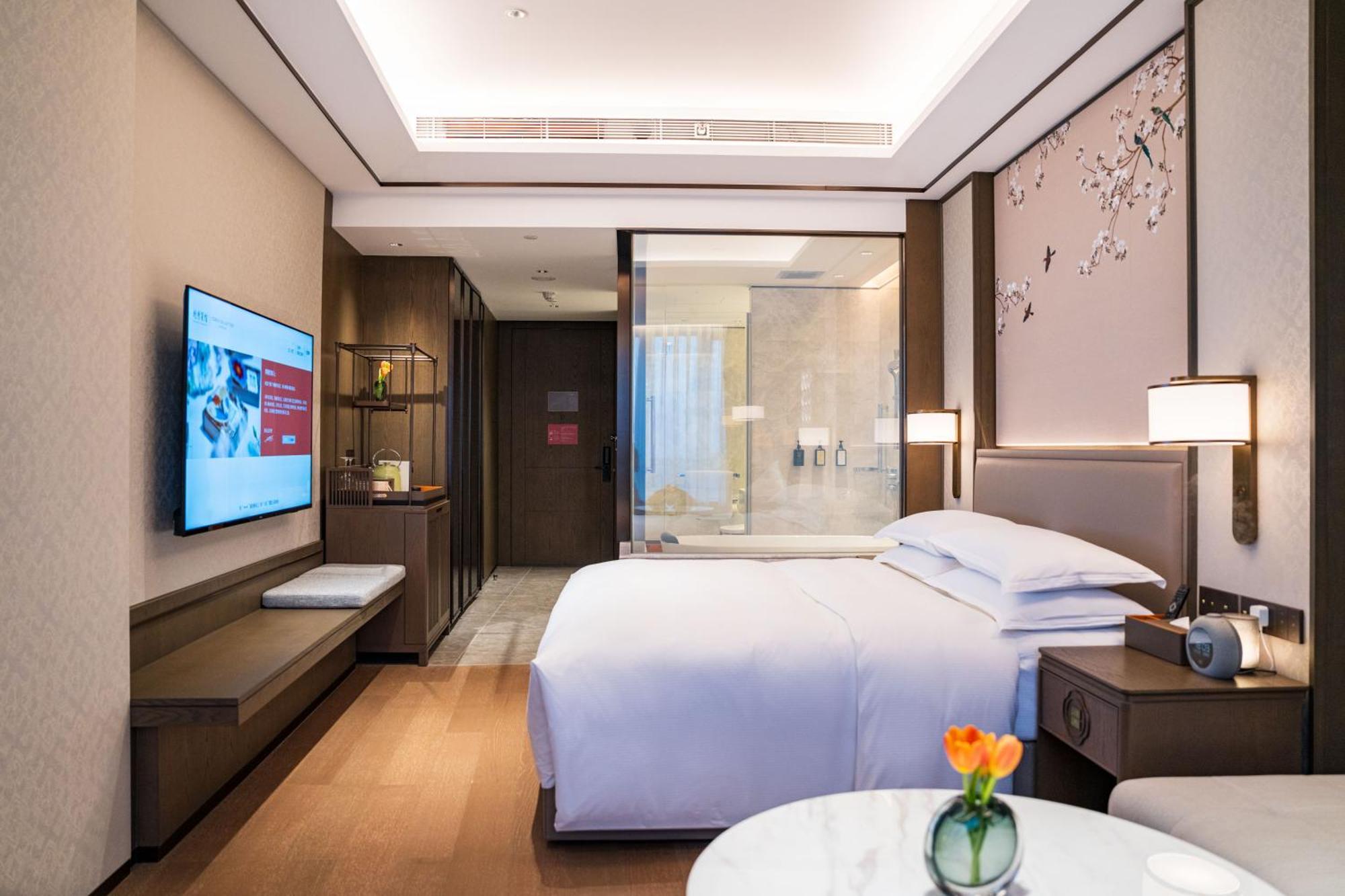 Yuexiu Hotel Guangzhou, Curio Collection By Hilton Екстериор снимка