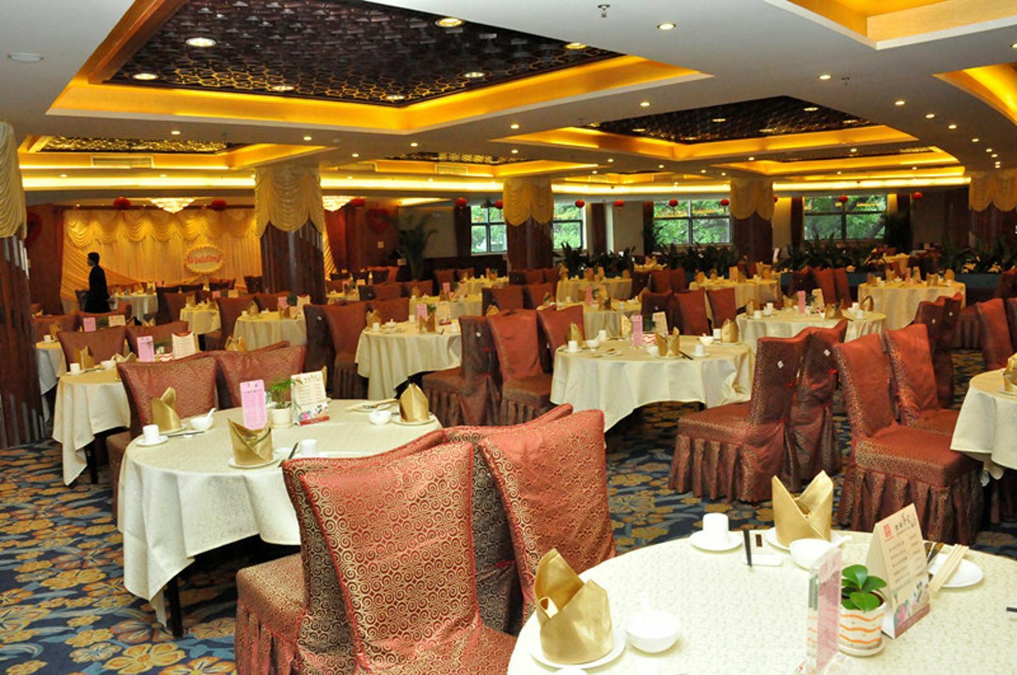 Yuexiu Hotel Guangzhou, Curio Collection By Hilton Екстериор снимка