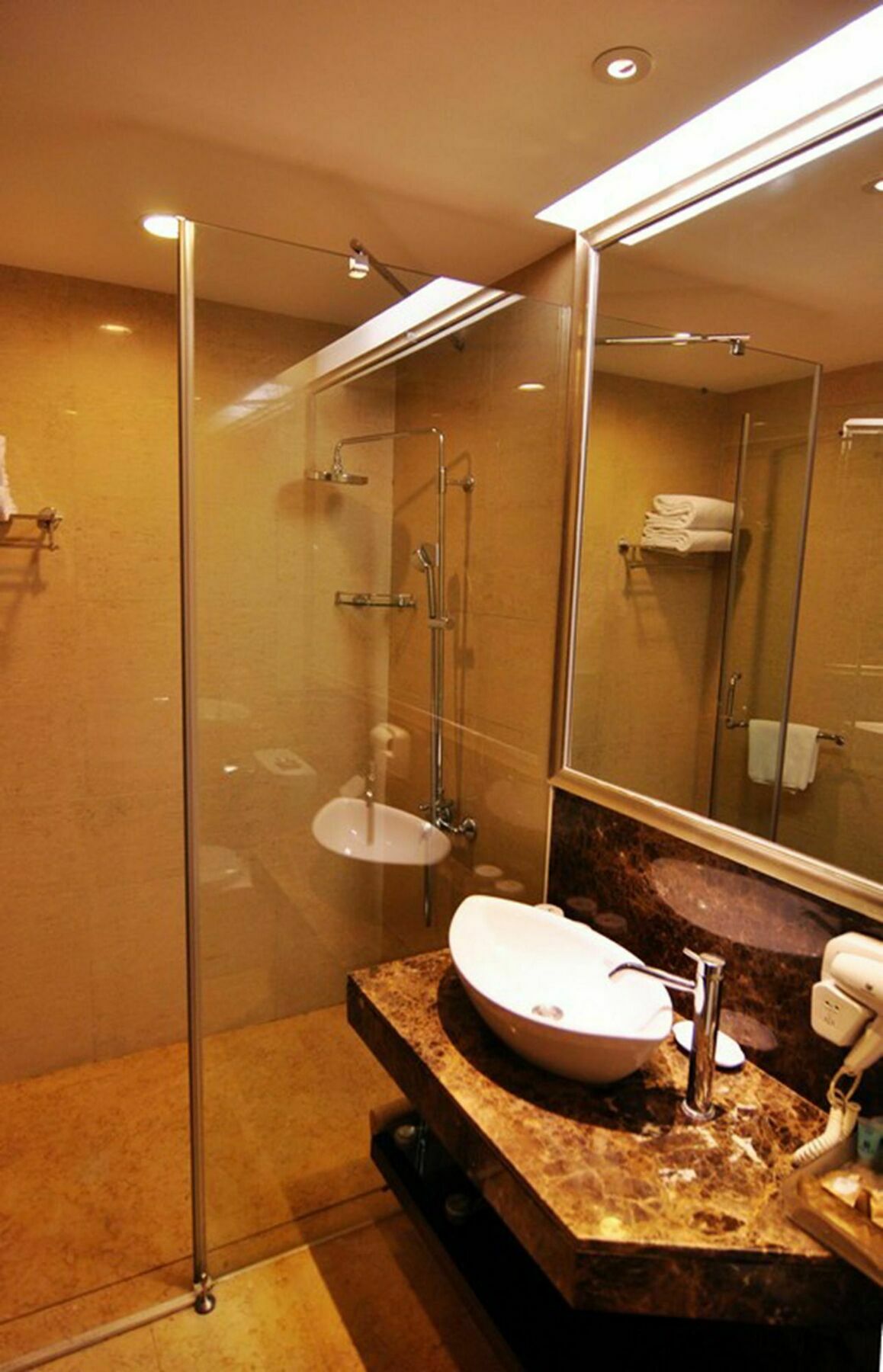 Yuexiu Hotel Guangzhou, Curio Collection By Hilton Екстериор снимка