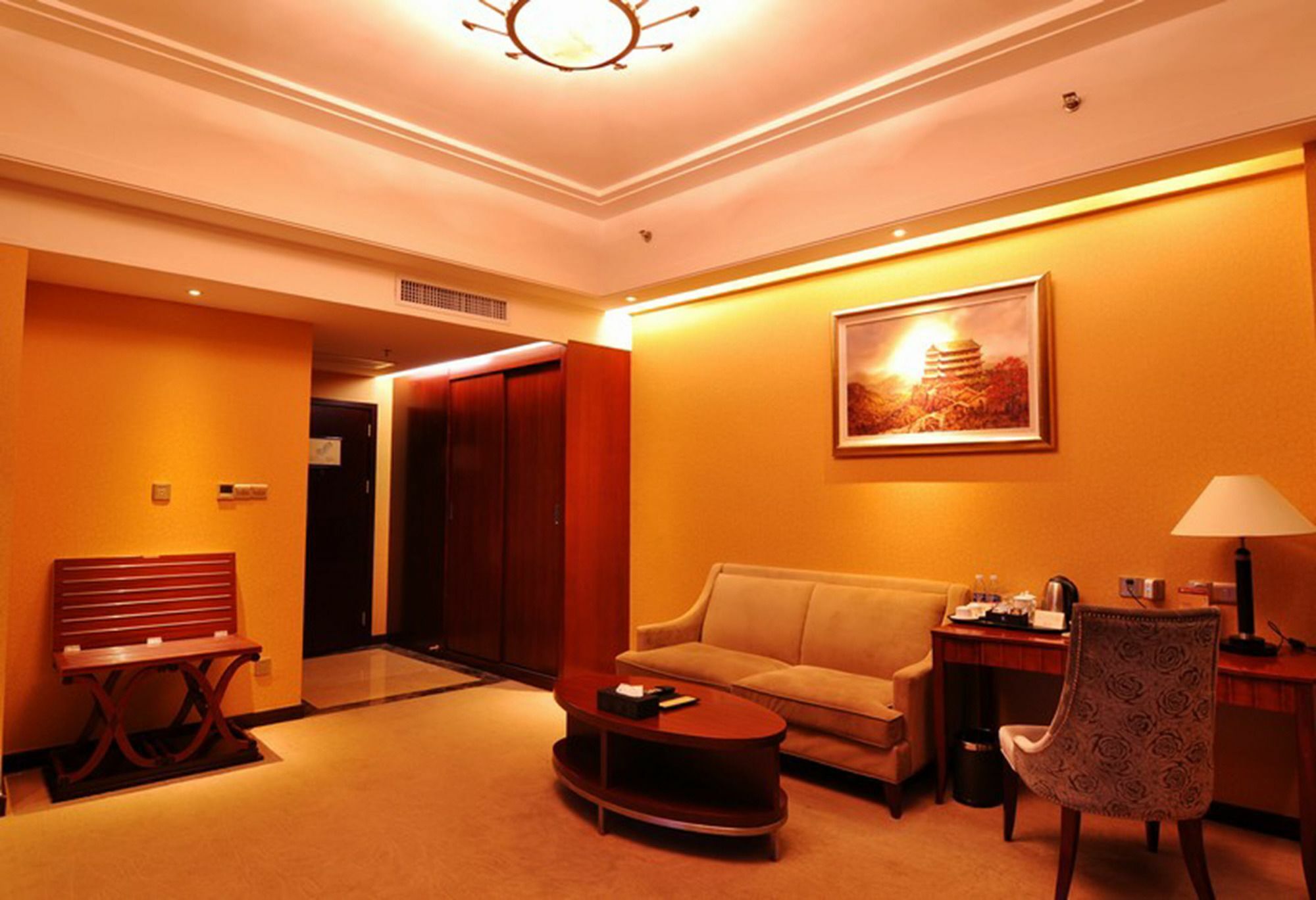 Yuexiu Hotel Guangzhou, Curio Collection By Hilton Екстериор снимка