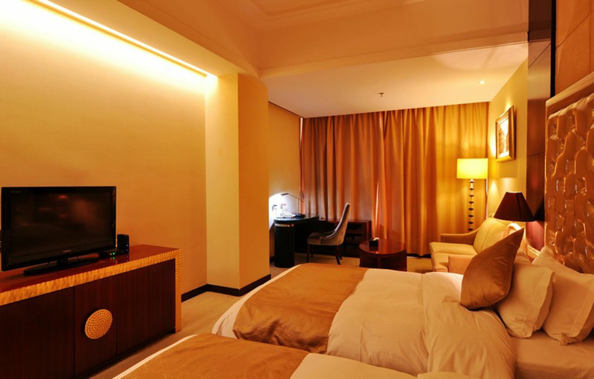 Yuexiu Hotel Guangzhou, Curio Collection By Hilton Екстериор снимка